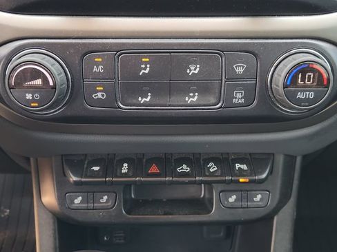 Used 2022 Chevrolet Colorado Z71 w/ Z71 Midnight Edition RWD image 17