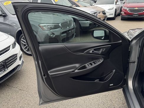 Used 2018 Chevrolet Malibu LT w/ Leather Package FWD image 14