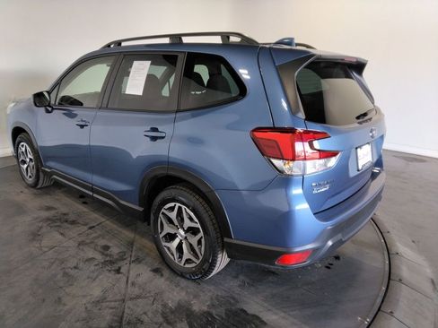 Used 2023 Subaru Forester Premium image 8