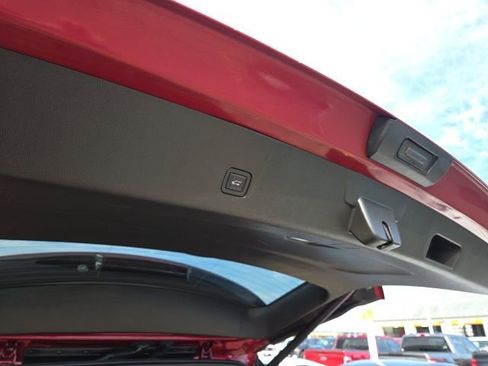 Used 2019 Chevrolet Traverse LT w/ LT Premium Package image 9