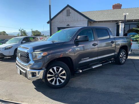 Used 2018 Toyota Tundra SR5 w/ SR5 Upgrade Package RWD image 2