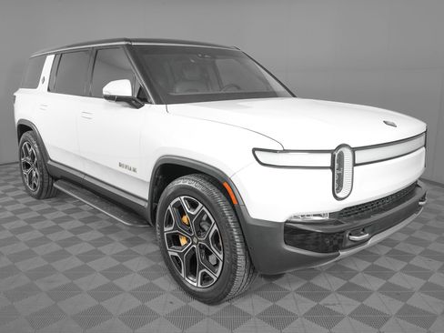 Used 2023 Rivian R1S Adventure image 3