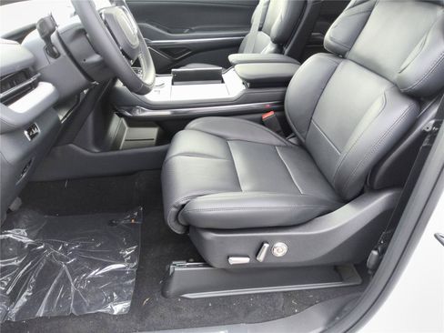 New 2026 Lincoln Navigator Reserve w/ Jet Appearance Package AWD/4WD image 13