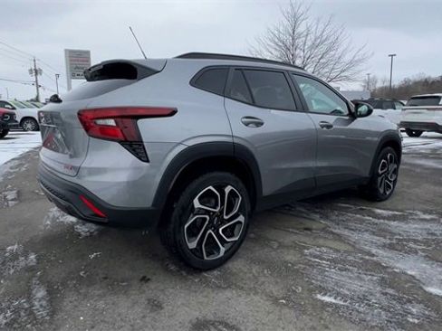 Used 2024 Chevrolet Trax RS w/ Driver Confidence Package image 8