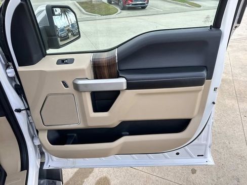 Used 2015 Ford F150 Lariat image 15