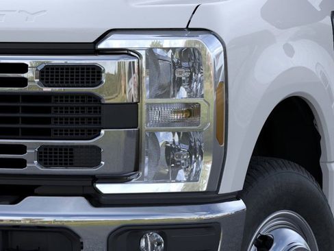 New 2026 Ford F350 XL w/ XL Chrome Package image 18