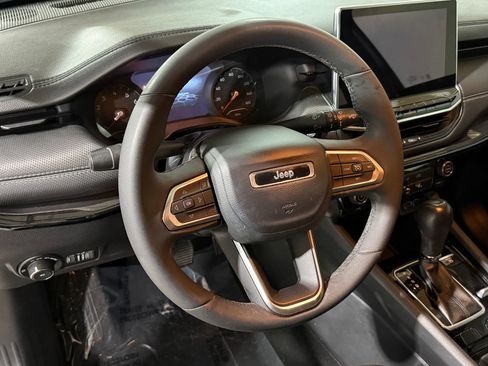 Used 2023 Jeep Compass Altitude image 4