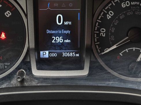 Certified 2022 Toyota Tacoma TRD Off-Road AWD/4WD image 29