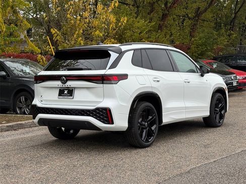 New 2026 Volkswagen Tiguan SE R-Line image 8