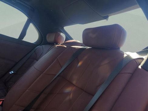 Used 2025 BMW 750e xDrive image 11