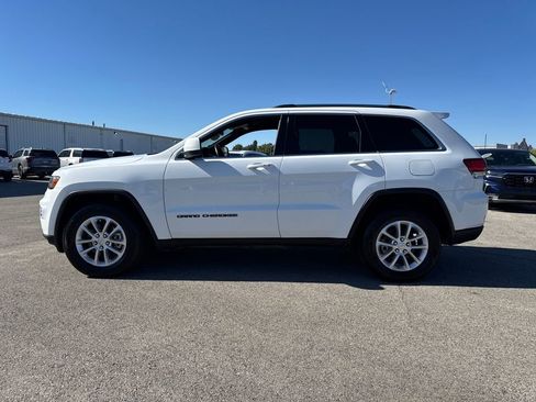 Used 2021 Jeep Grand Cherokee Laredo image 2