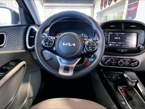 Used 2022 Kia Soul LX FWD image 5