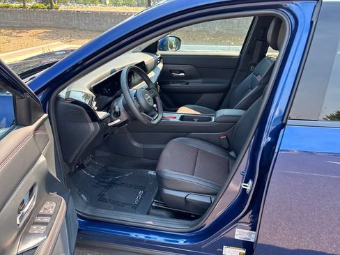 Used 2025 Nissan Kicks SR AWD/4WD image 12