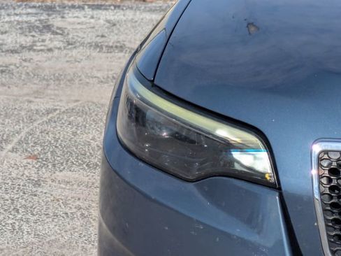 Used 2019 Jeep Cherokee Latitude w/ Popular Appearance Group image 10