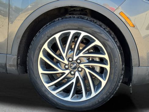 Used 2020 Lincoln Nautilus Reserve AWD/4WD image 17