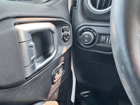 Used 2020 Jeep Gladiator Overland AWD/4WD image 14