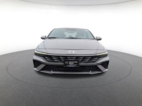 Used 2025 Hyundai Elantra SEL image 2