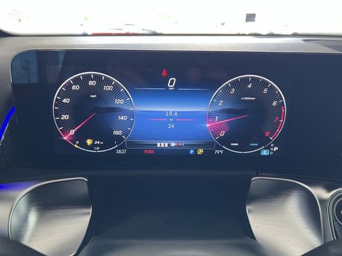 Used 2025 Mercedes-Benz GLB 250 4MATIC image 15