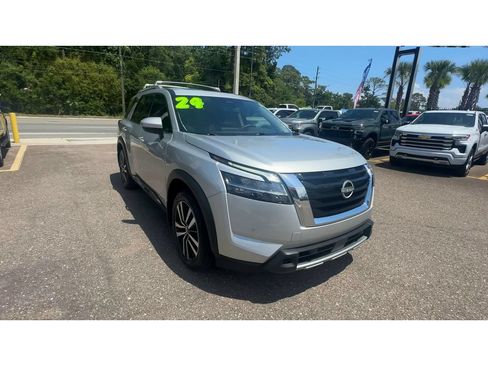 Used 2024 Nissan Pathfinder Platinum w/ Cargo Package FWD image 8