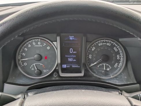 Used 2019 Toyota Tacoma TRD Off-Road AWD/4WD image 10