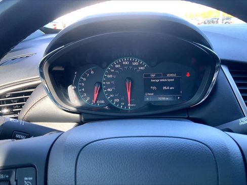 Used 2021 Chevrolet Trax LT w/ LT Convenience Package image 25