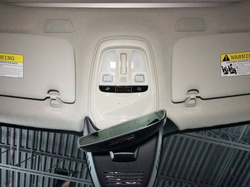 Certified 2025 Volvo XC40 B5 Plus image 8