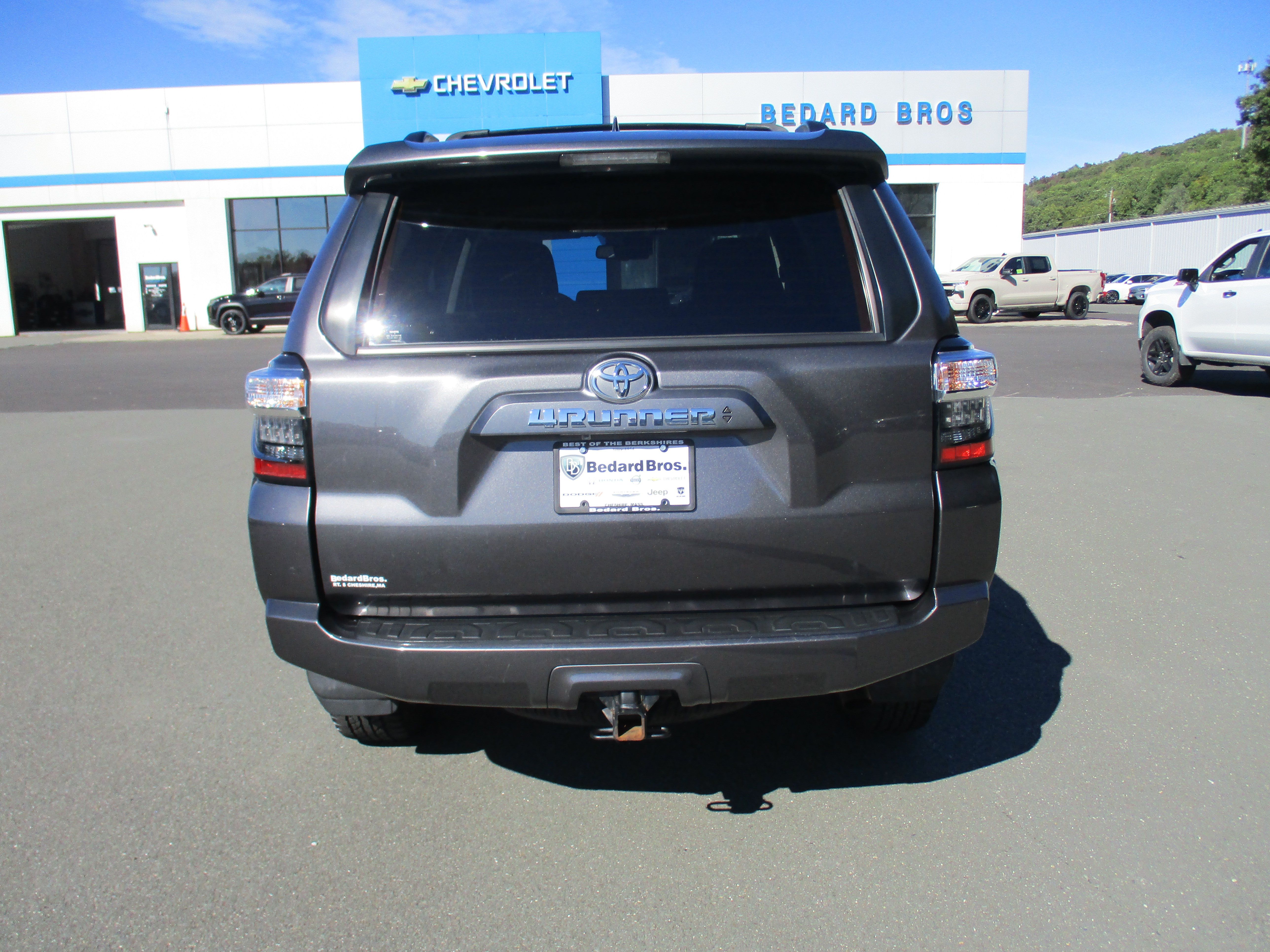 Used 2022 Toyota 4Runner SR5 AWD/4WD image 6