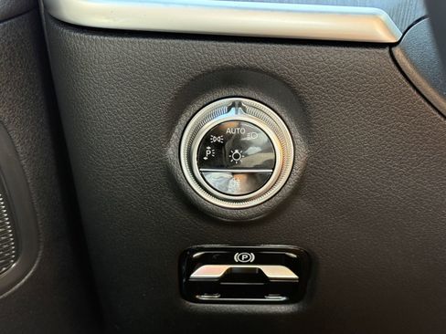 New 2025 Mercedes-Benz C 300 Sedan image 18