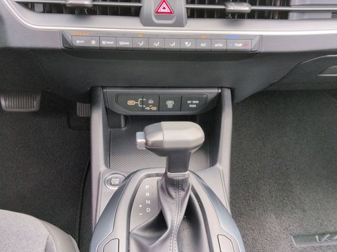 Used 2025 Kia K4 FWD image 25