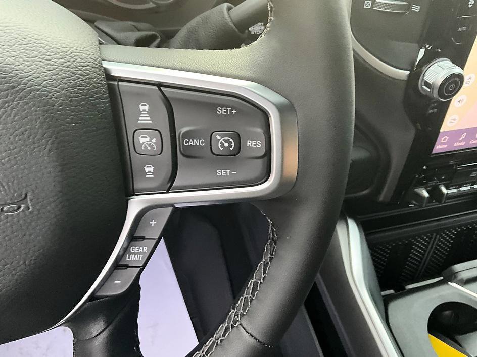 New 2027 RAM 3500 Big Horn AWD/4WD image 32