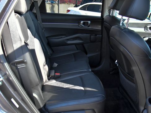 Used 2025 Kia Sorento S w/ Panoramic Sunroof Package image 51