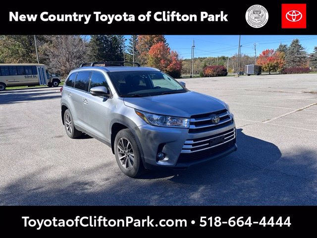 Used 2019 Toyota Highlander XLE AWD/4WD image 1