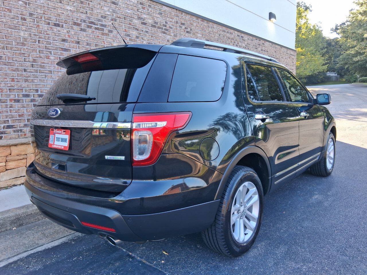 Used 2015 Ford Explorer XLT w/ Equipment Group 202B FWD image 5