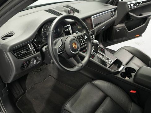 Used 2022 Porsche Macan AWD/4WD image 24