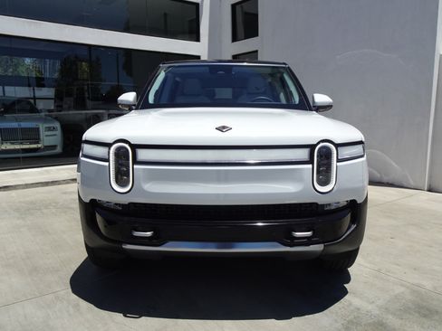 Used 2024 Rivian R1S Adventure AWD/4WD image 3