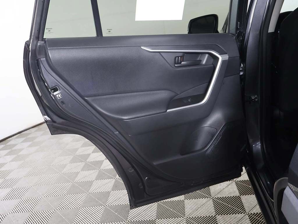 Used 2020 Toyota RAV4 LE FWD image 21