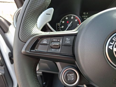 Used 2023 Alfa Romeo Giulia Veloce AWD/4WD image 21