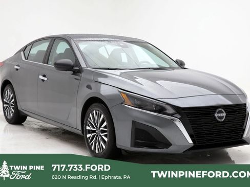 Used 2025 Nissan Altima 2.5 SV FWD image 1