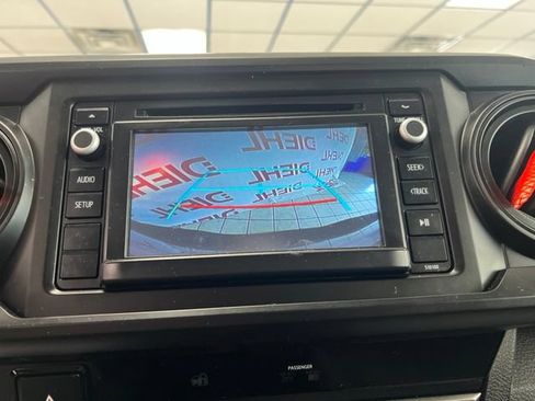 Used 2017 Toyota Tacoma SR AWD/4WD image 23