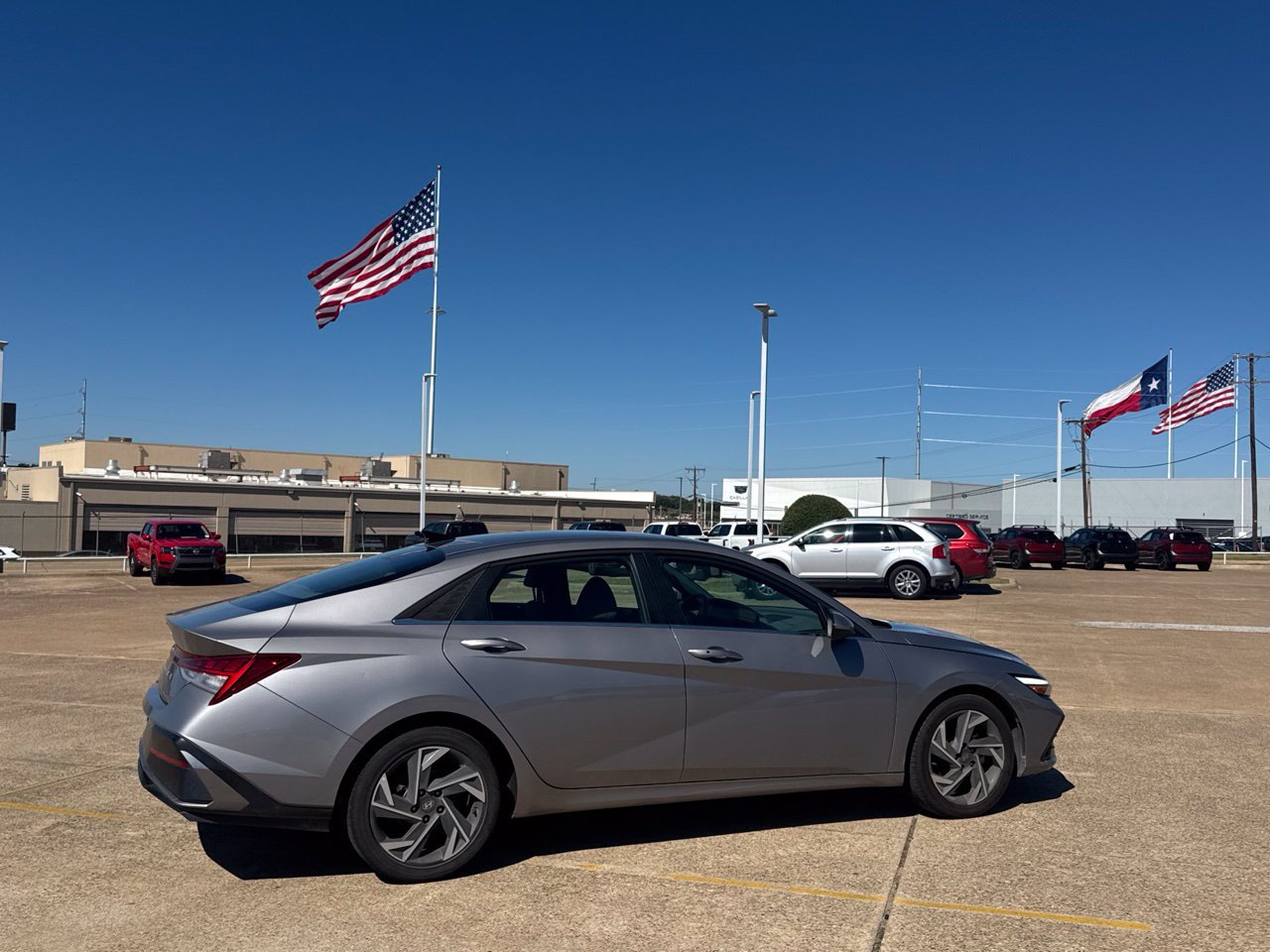Used 2025 Hyundai Elantra SEL FWD image 26