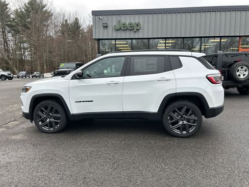 New 2026 Jeep Compass Latitude image 10