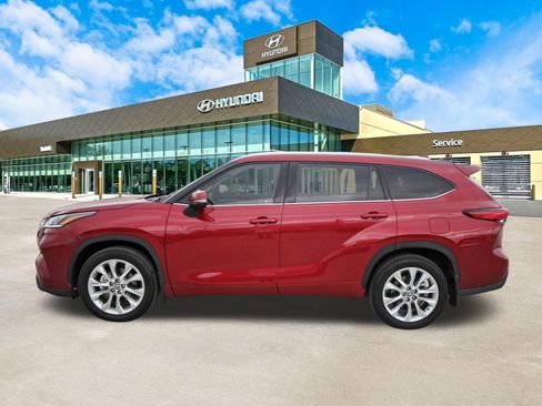 Used 2023 Toyota Highlander Limited image 9