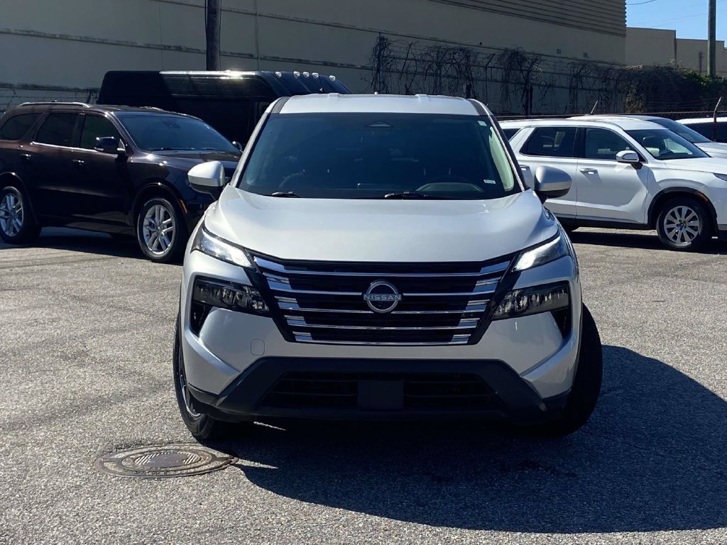 Used 2025 Nissan Rogue SV AWD/4WD image 4