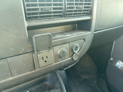 Used 2017 Chevrolet Express 2500 Extended RWD image 20