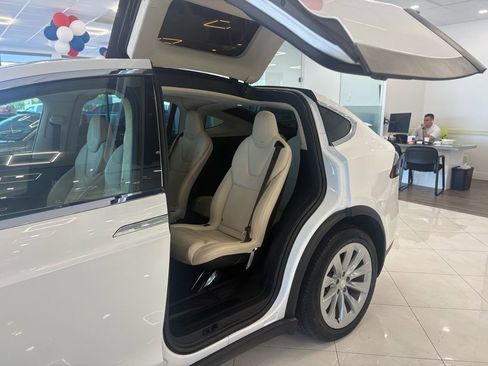 Used 2019 Tesla Model X Long Range AWD/4WD image 18