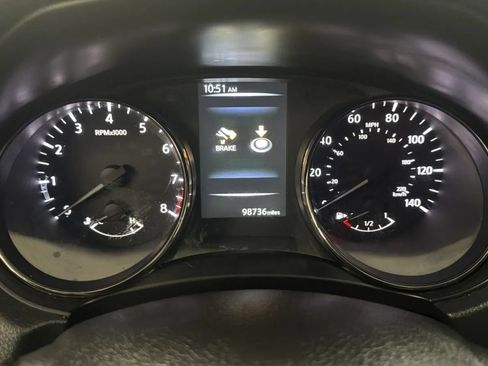 Used 2017 Nissan Rogue SV FWD image 11
