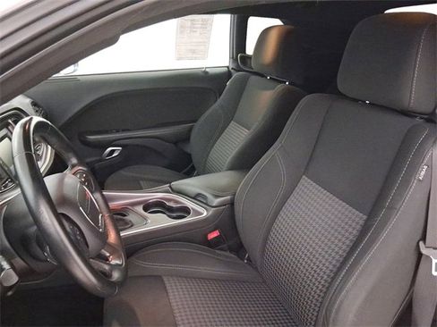 Used 2016 Dodge Challenger SXT w/ Driver Convenience Group image 12