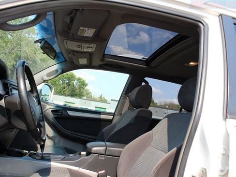 Used 2004 Toyota 4Runner SR5 AWD/4WD image 9