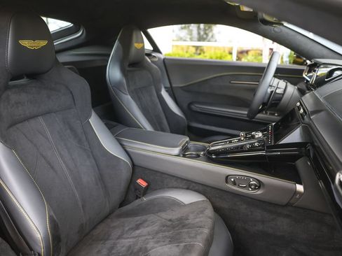 Used 2025 Aston Martin V8 Vantage Coupe RWD image 49