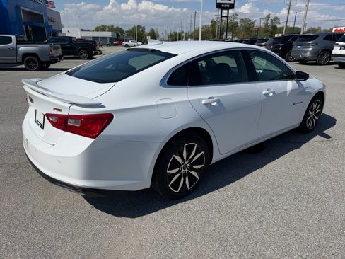 Used 2025 Chevrolet Malibu RS FWD image 3